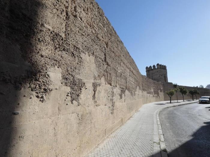 La Muralla De Sevilla Extérieur photo